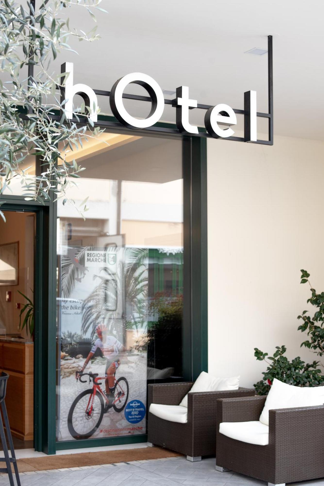 Hotel Ristorante Da Tonino Recanati Exterior foto